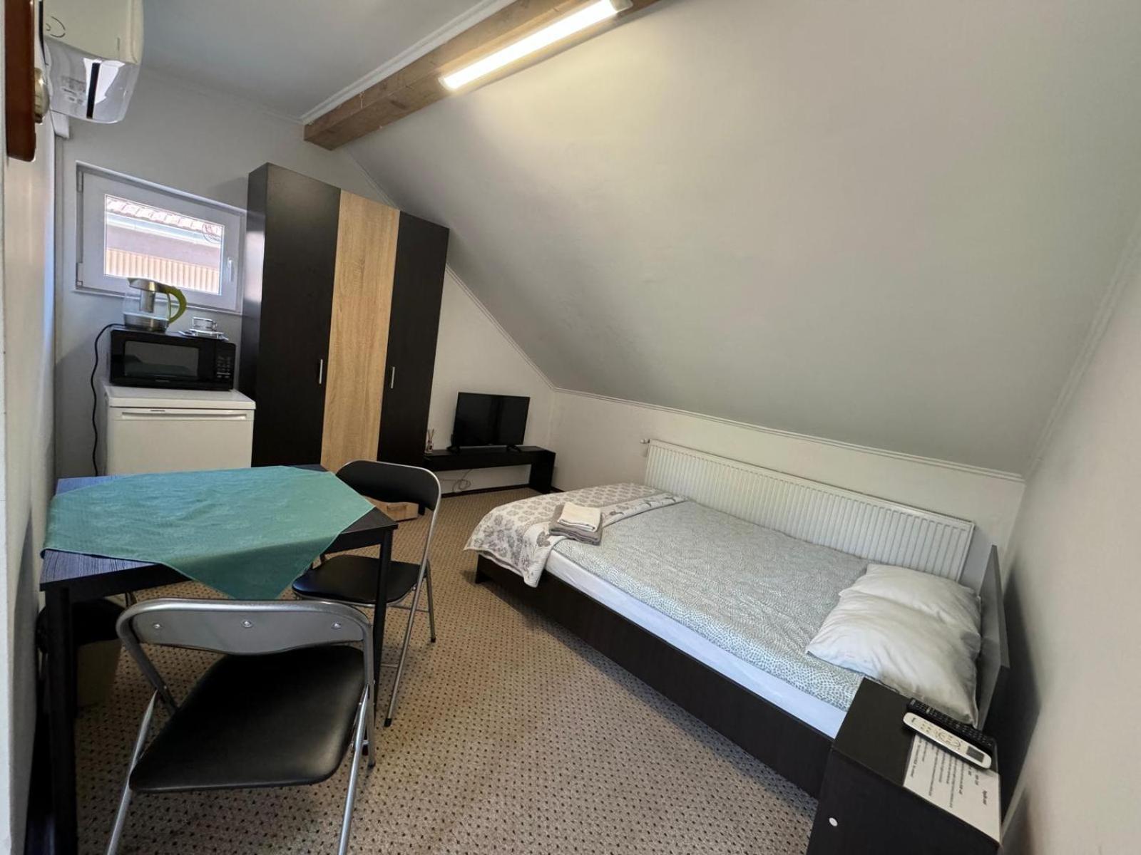 Elizabeth'S Rooms Gherla Exterior foto